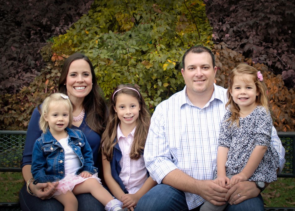 Powers 2016, Bench Green Background, Vignette, Leaves Changed