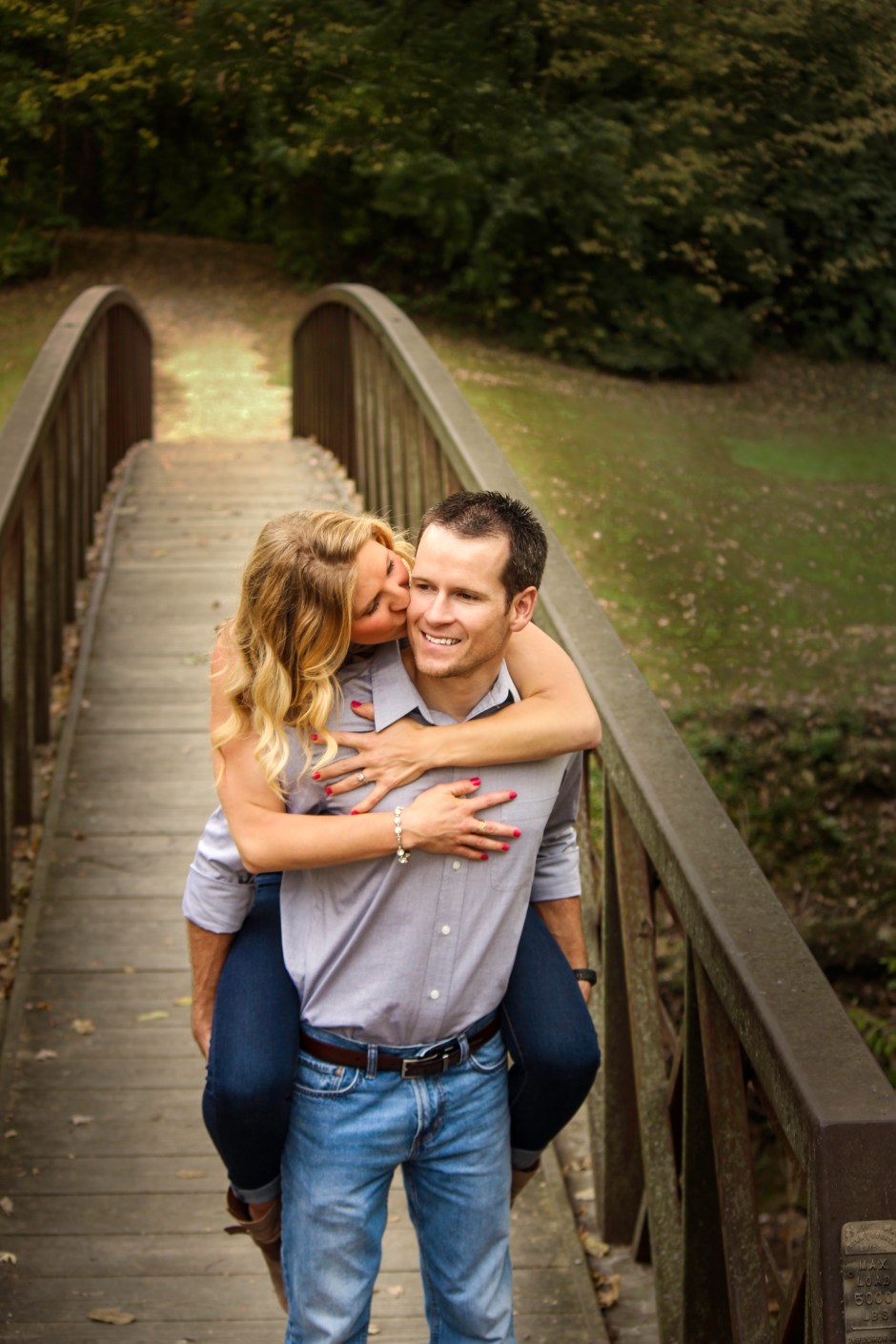 rogers-2016-sondra-cj-piggyback-kiss