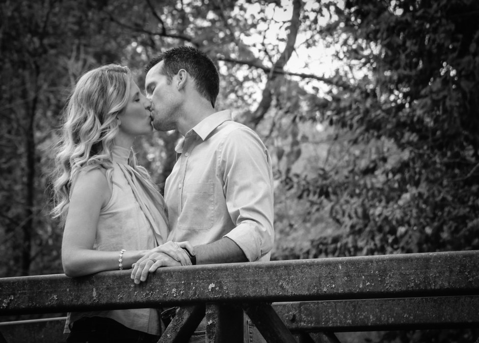 rogers-2016-kiss-bridge-horizontal-upclose-bw-zoom